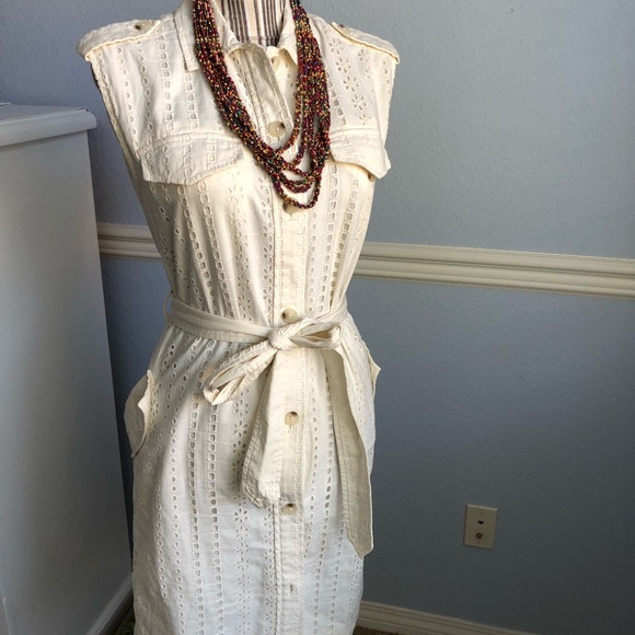 Banana Republic Dresses & Skirts - Banana Republic eyelet dress 👗